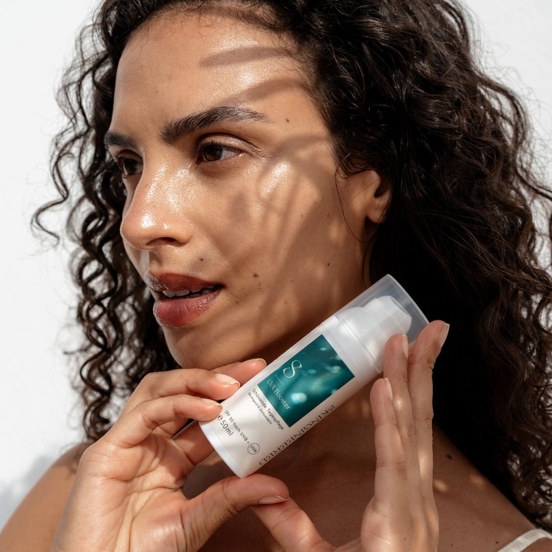 Modelfoto der Skingineered Tagespflege mit hohem UVA-Schutz